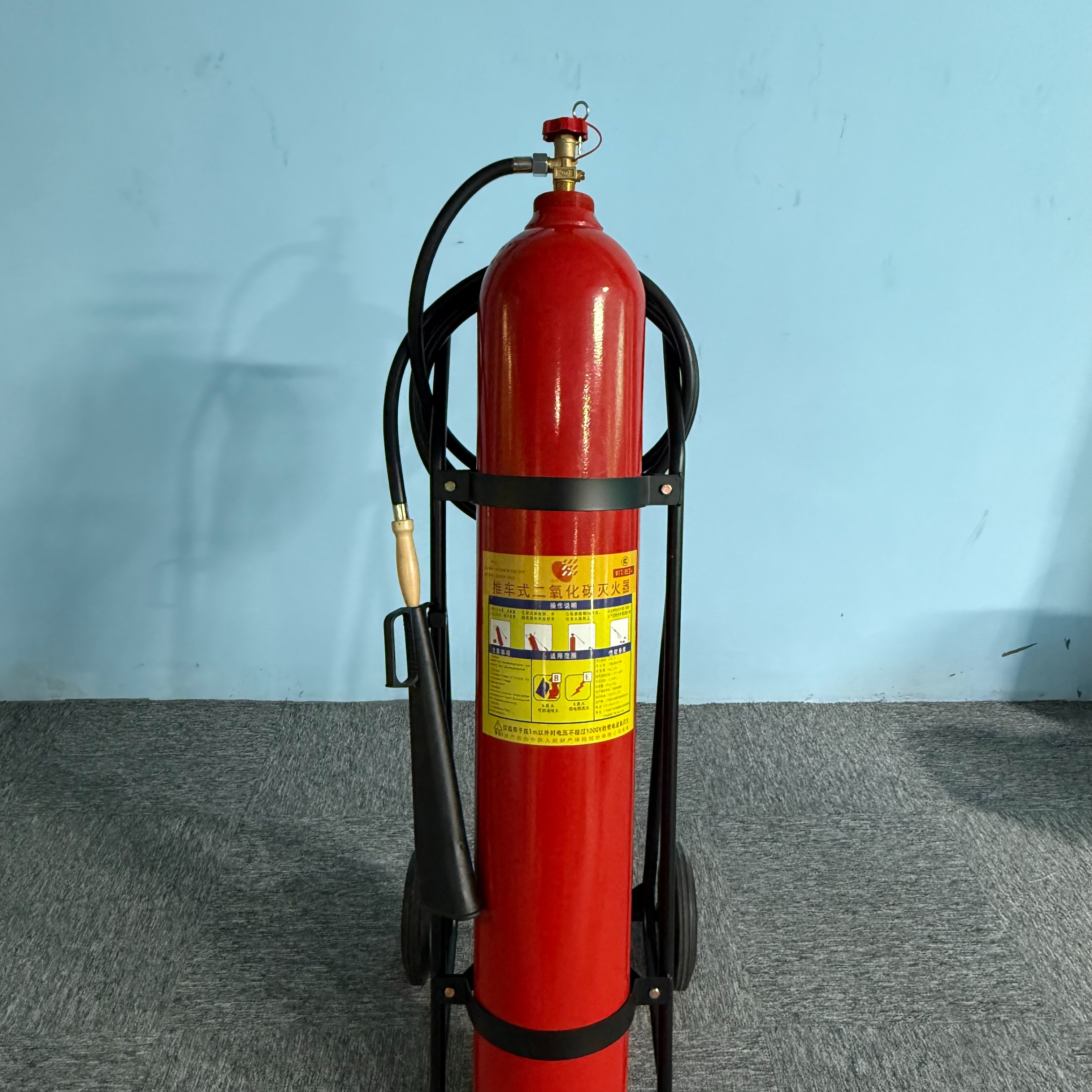 推车二氧化碳灭火器24kg-4.jpg